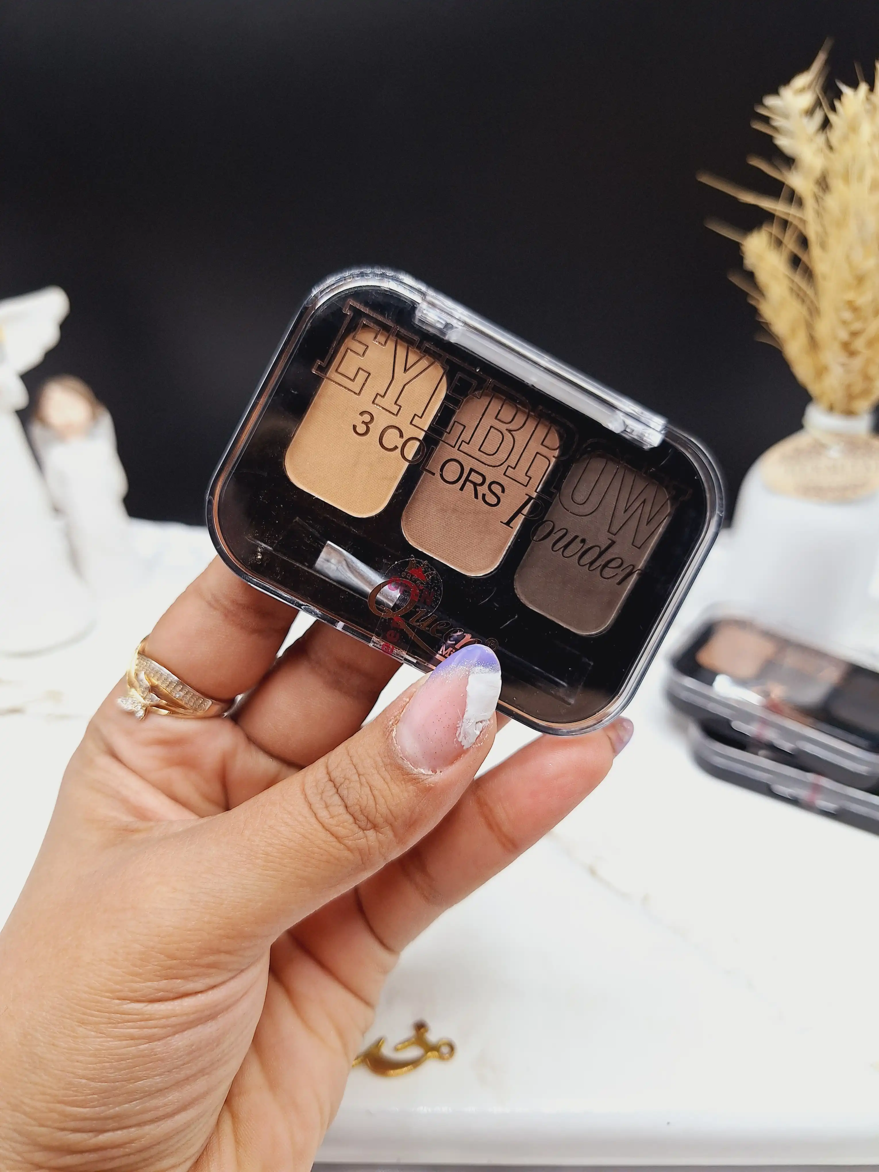 سایه ابرو 3 رنگ برند مینی کوئین Mini Queen کد MQ 088