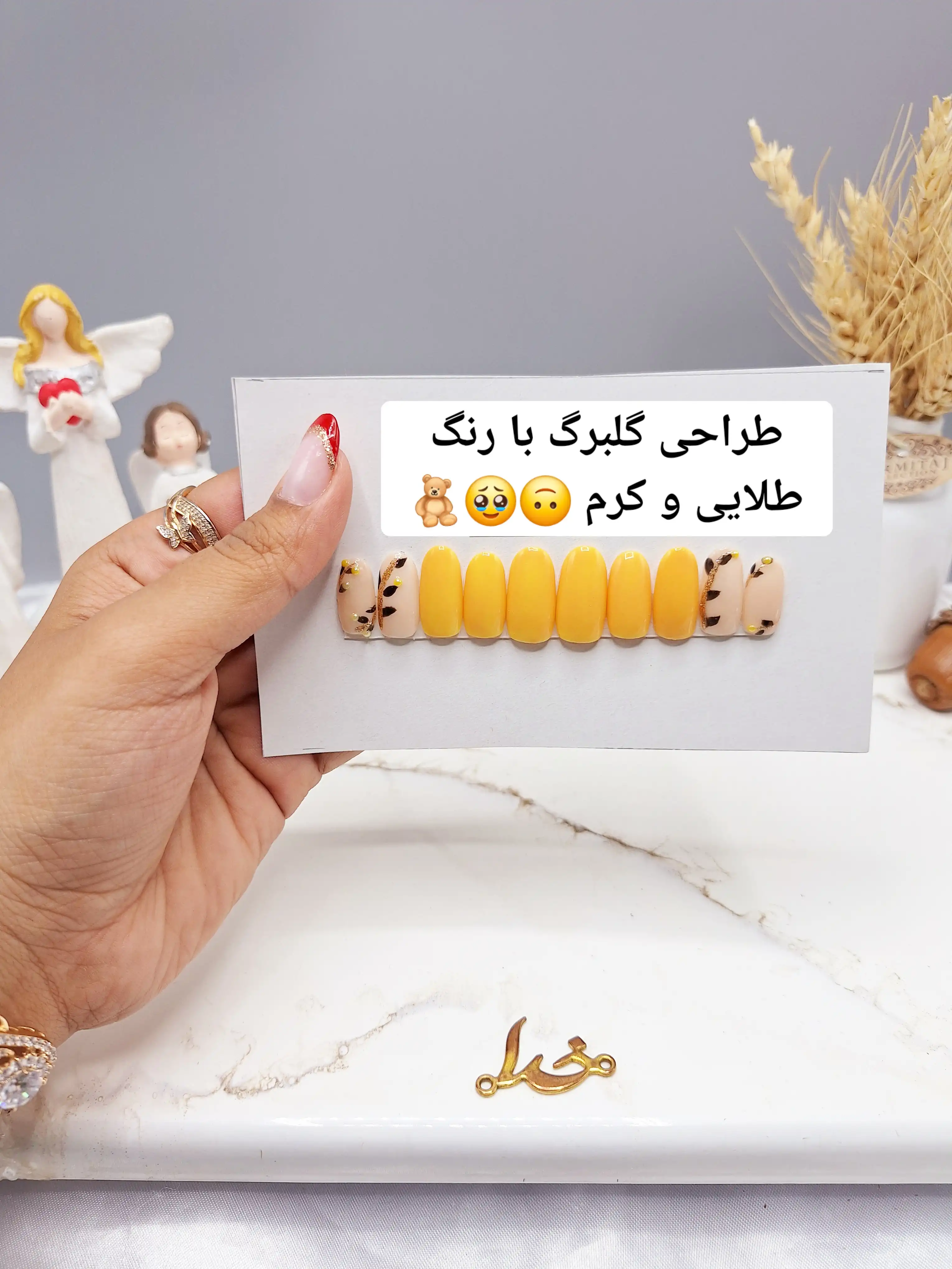 ناخن مصنوعی با مواد کاشت درجه ۱ طرح گلبرگ رنگ کرم و زرد (به همراہ پک اختصاصی)