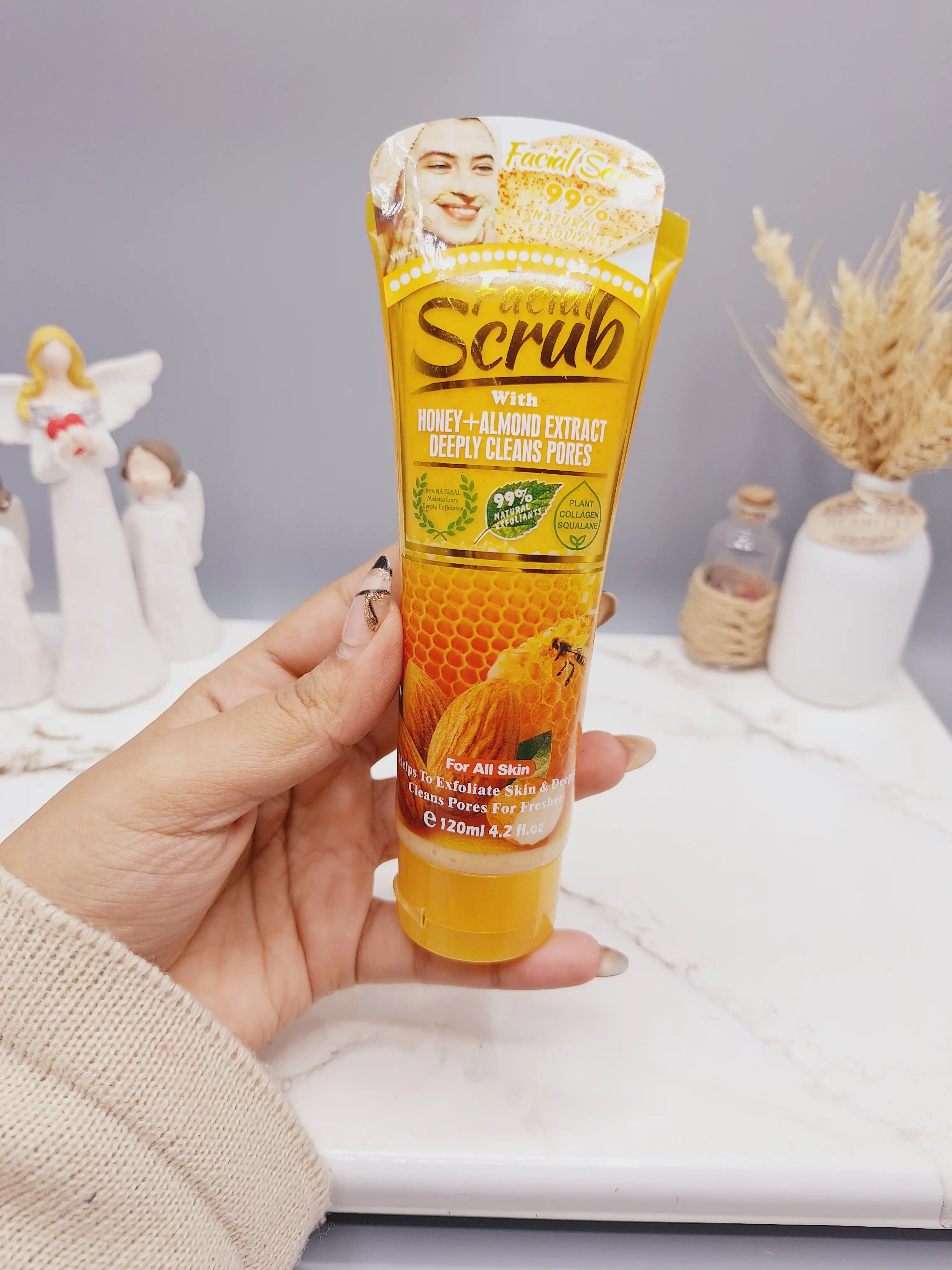 اسکراب صورت لایه بردار و سفید کننده رایحه عسل و بادام وکالی کد WKL787