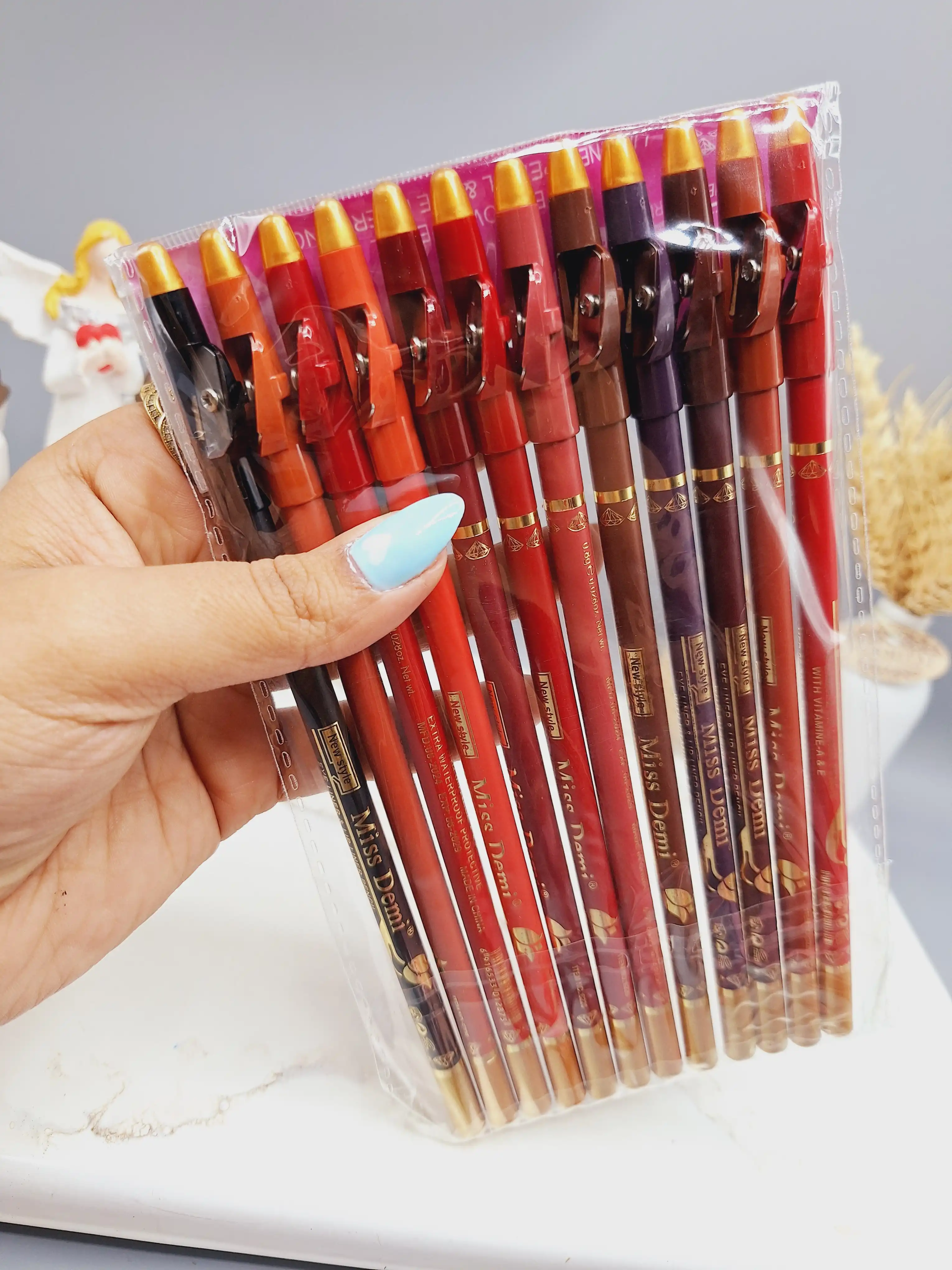 پک 12 تایی خط لب تراش دار با کیفیت برند Miss Demi