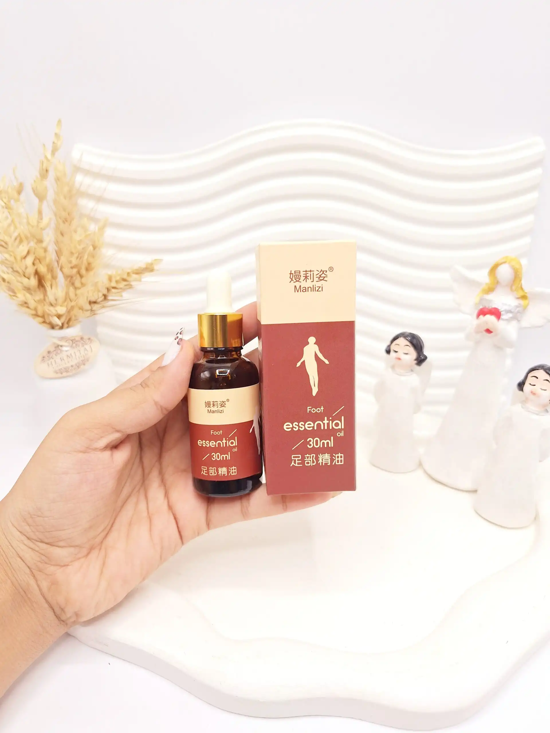 روغن ماساژ پا مناسب نرم کننده کف پا های خشک 30ml برند Manlizi کد 3708