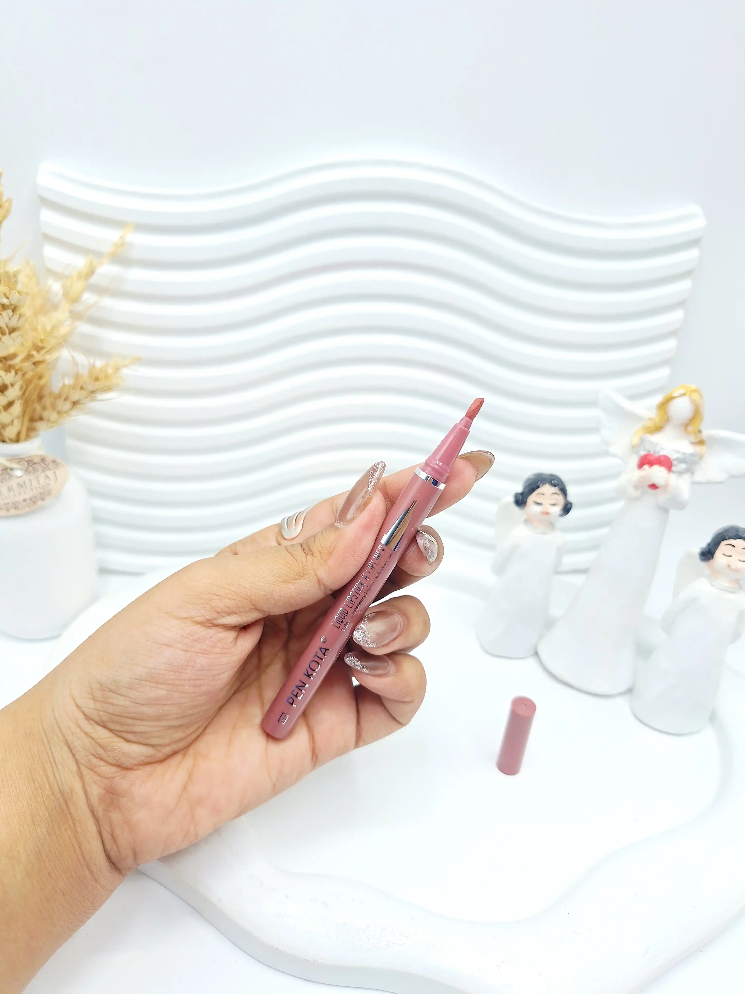خط لب ماژیکی نرم و روان خوش رنگ برند PEN KOTA کد 0029